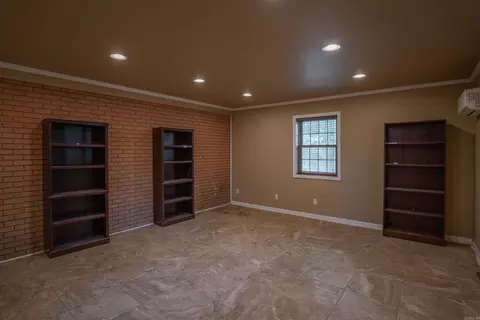 Living - 8 Southern Pines Dr, Pine Bluff, AR 71603 photo 8 of 8