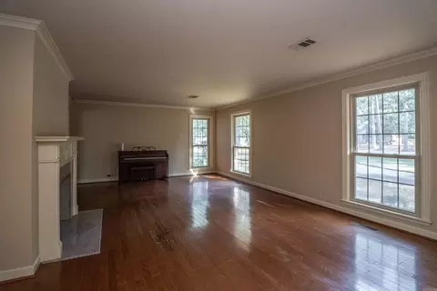 Living - 8 Southern Pines Dr, Pine Bluff, AR 71603 photo 1 of 8