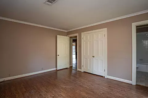 Bedroom - 8 Southern Pines Dr, Pine Bluff, AR 71603 photo 4 of 10