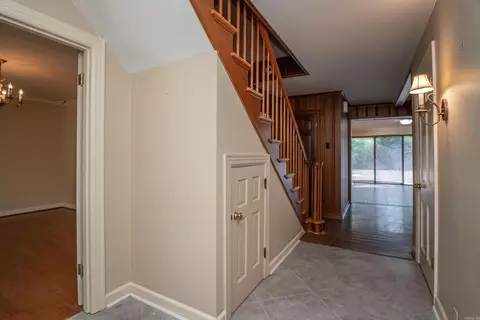Entry Way - 8 Southern Pines Dr, Pine Bluff, AR 71603 photo 2 of 5
