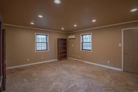 Living - 8 Southern Pines Dr, Pine Bluff, AR 71603 photo 7 of 8