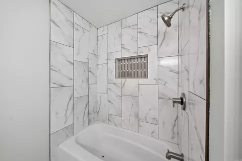 Bath - 2575 Morse Dr, Conway, AR 72034 photo 6 of 6
