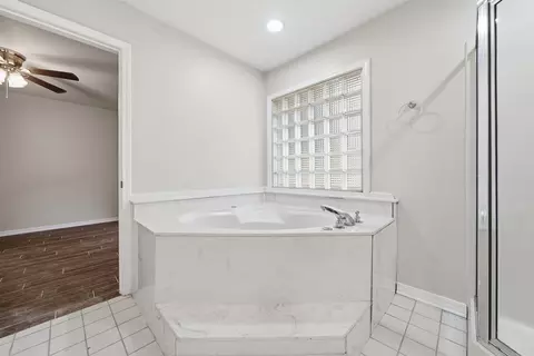 Bath - 2575 Morse Dr, Conway, AR 72034 photo 3 of 6