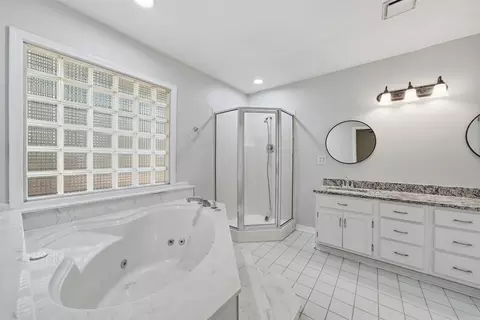 Bath - 2575 Morse Dr, Conway, AR 72034 photo 1 of 6