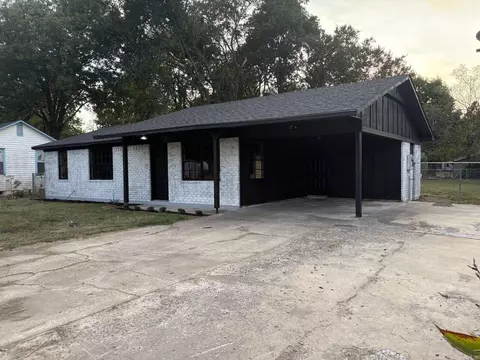 606 S Vine St, Stuttgart, AR 72160