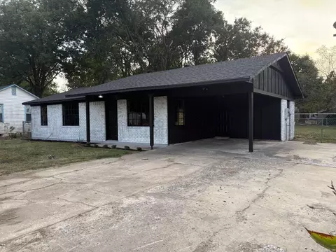 606 S Vine St, Stuttgart, AR 72160