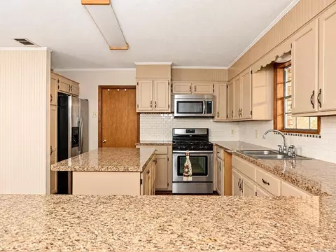 Kitchen - 10624 Glendale Rd, Pine Bluff, AR 71603 photo 2 of 3