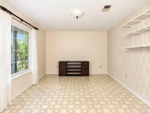 Living - 10624 Glendale Rd, Pine Bluff, AR 71603 photo 5 of 5