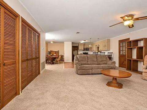 Living - 10624 Glendale Rd, Pine Bluff, AR 71603 photo 4 of 5