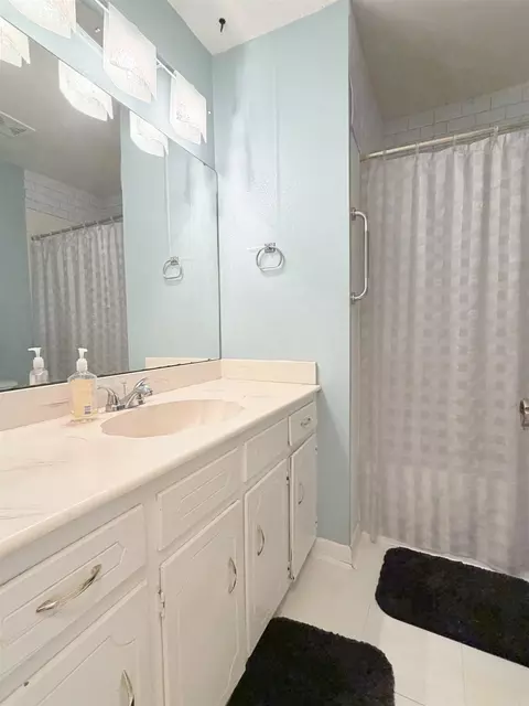 Bath - 102 Fairway Dr, Conway, AR 72034 photo 1 of 2