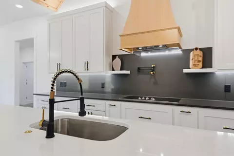 Kitchen - 270 Arrowhead Rd, Greenbrier, AR 72058 photo 5 of 6
