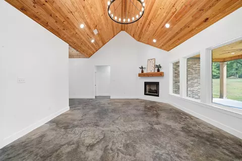 Living - 270 Arrowhead Rd, Greenbrier, AR 72058 photo 2 of 2