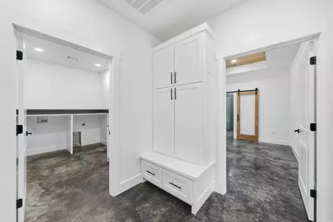 Entry Way - 270 Arrowhead Rd, Greenbrier, AR 72058 photo 5 of 6