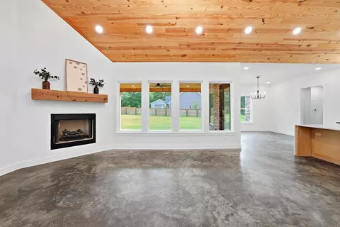 Living - 270 Arrowhead Rd, Greenbrier, AR 72058 photo 1 of 2