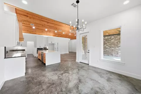 Dining - 270 Arrowhead Rd, Greenbrier, AR 72058 photo 1 of 2