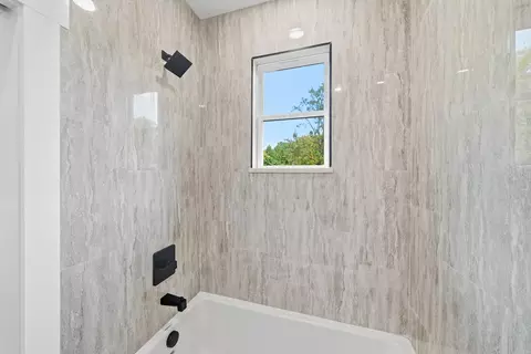 Bath - 270 Arrowhead Rd, Greenbrier, AR 72058 photo 6 of 8