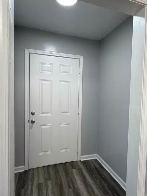 Entry Way - 2104 West St, Conway, AR 72032 photo 2 of 3