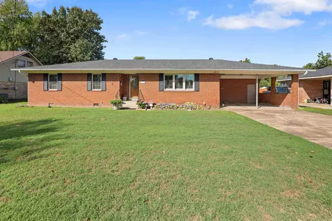 120 NE Brewer Dr, Walnut Ridge, AR 72476