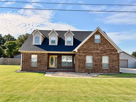 907 W Palm St, Lonoke, AR 72086