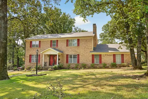 26 Queenspark Rd, Little Rock, AR 72227