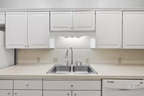 Kitchen - 19 Westridge Dr, Pine Bluff, AR 71603 photo 3 of 4
