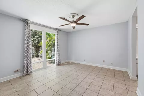 Living - 19 Westridge Dr, Pine Bluff, AR 71603 photo 1 of 5