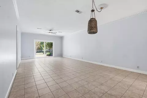 Living - 19 Westridge Dr, Pine Bluff, AR 71603 photo 5 of 5
