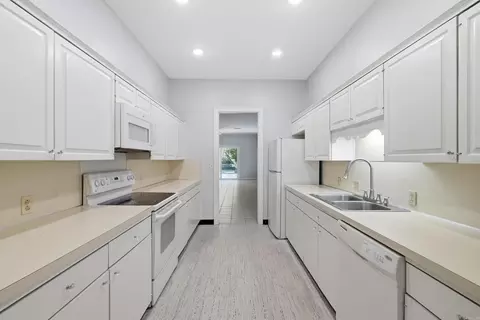 Kitchen - 19 Westridge Dr, Pine Bluff, AR 71603 photo 1 of 4