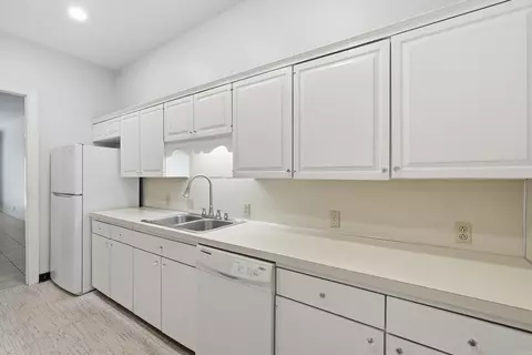 Kitchen - 19 Westridge Dr, Pine Bluff, AR 71603 photo 2 of 4