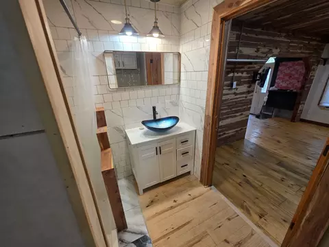 Bath - 706 E Main St, Hardy, AR 72542 photo 7 of 8