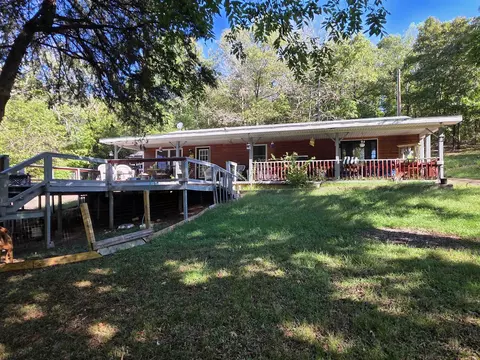 Exterior - 706 E Main St, Hardy, AR 72542 photo 2 of 15