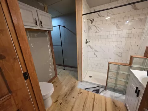 Bath - 706 E Main St, Hardy, AR 72542 photo 6 of 8