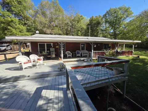 706 E Main St, Hardy, AR 72542