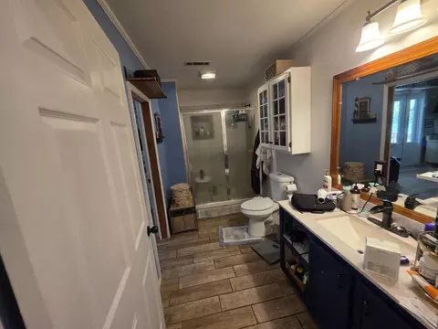 Bath - 706 E Main St, Hardy, AR 72542 photo 3 of 8