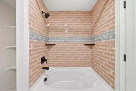 Bath - 1230 Crotale St, Conway, AR 72034 photo 3 of 4