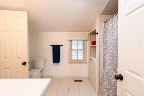 Bath - 5 White Oak Ct, Searcy, AR 72143 photo 8 of 9