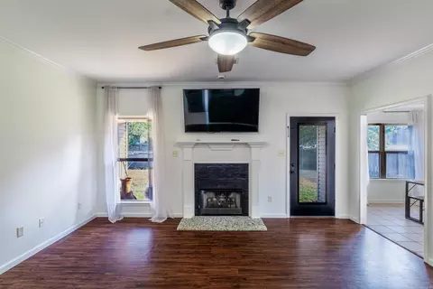 Living - 17 Orchid Ln, Cabot, AR 72023 photo 2 of 3