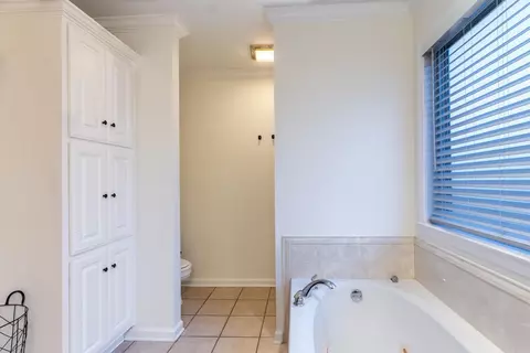 Bath - 17 Orchid Ln, Cabot, AR 72023 photo 2 of 4