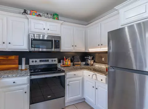 Kitchen - 17 Orchid Ln, Cabot, AR 72023 photo 2 of 3
