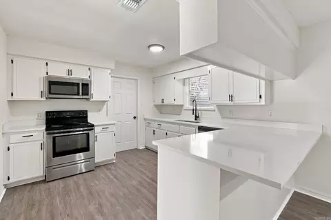 Kitchen - 37 Forrest Ct, Conway, AR 72034 photo 2 of 4