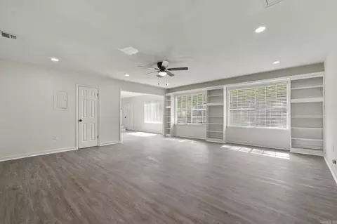 Living - 37 Forrest Ct, Conway, AR 72034 photo 4 of 12