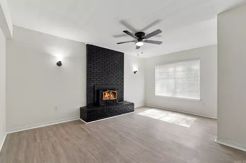 Living - 37 Forrest Ct, Conway, AR 72034 photo 7 of 12
