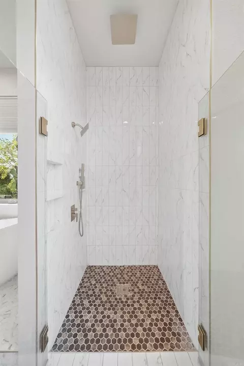 Bath - 653 Fox Den Rd, El Paso, AR 72045 photo 7 of 10
