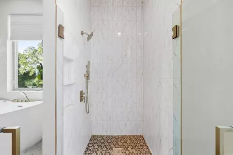 Bath - 653 Fox Den Rd, El Paso, AR 72045 photo 6 of 10