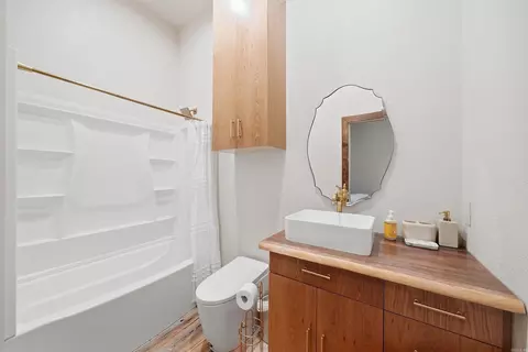 Bath - 653 Fox Den Rd, El Paso, AR 72045 photo 3 of 10