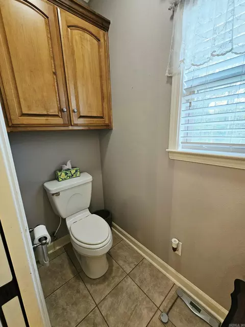 Bath - 116 Huffman Ct, Beebe, AR 72012 photo 4 of 6