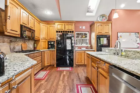 Kitchen - 90 Hays Hill Rd, Conway, AR 72032 photo 2 of 4