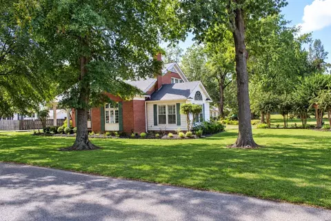 Exterior - 304 S Pine St, Marvell, AR 72366 photo 4 of 7
