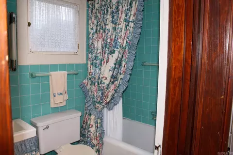 Bath - 304 S Pine St, Marvell, AR 72366 photo 3 of 4