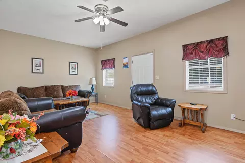 Living - 2481 S Pointer Rd, Pine Bluff, AR 71603 photo 2 of 4